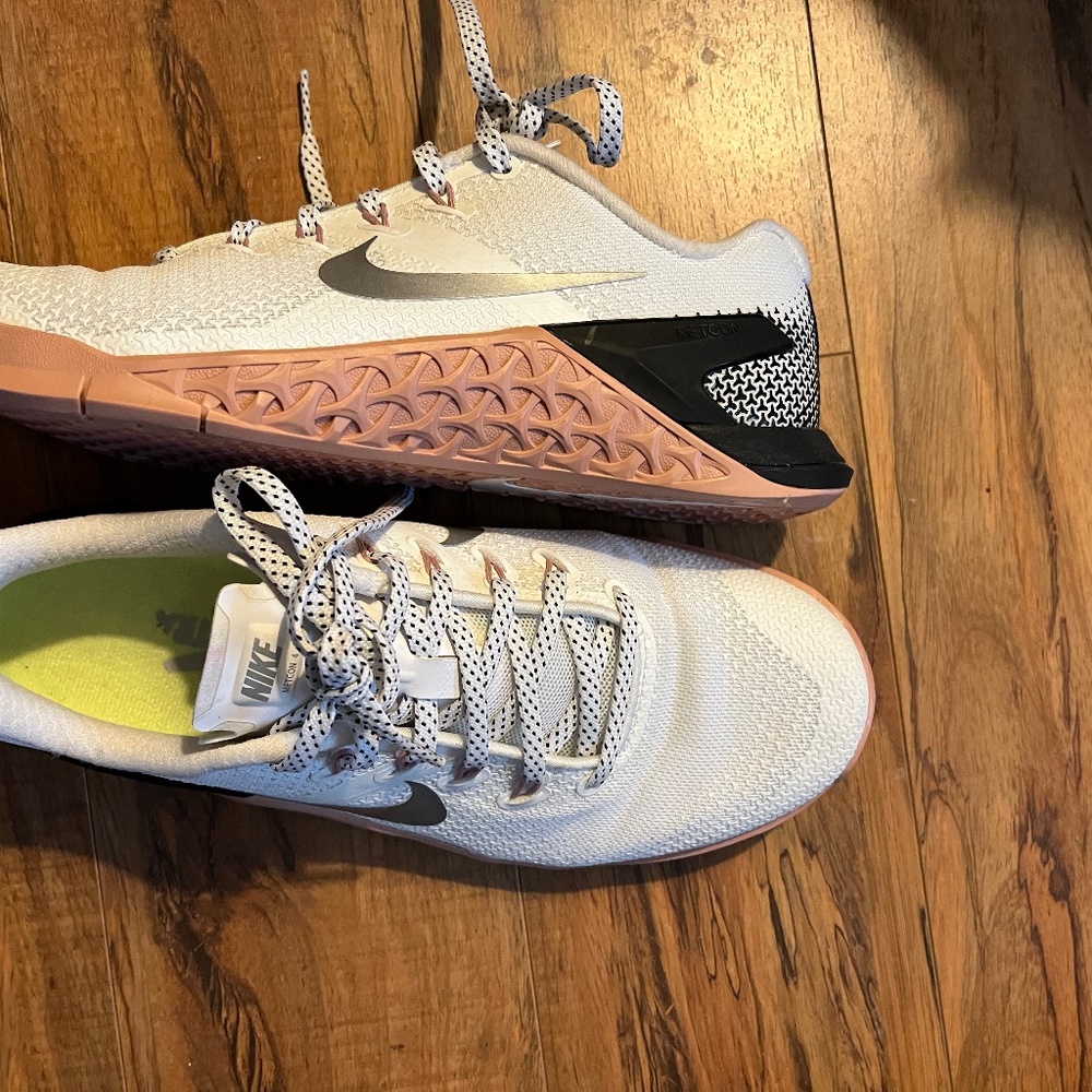 Womens Nike Metcon Sneakers